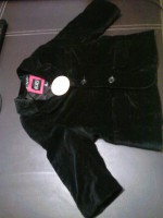 Saco de terciopelo para niño marca The children´s place, color negro talla 18 meses.